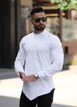 Мужская белая рубашка с застежками на бок