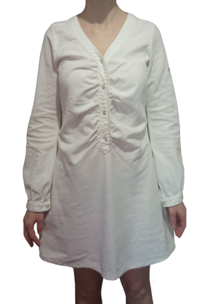 Льняное платье с длинным рукавом с вышивкой молочного цвета