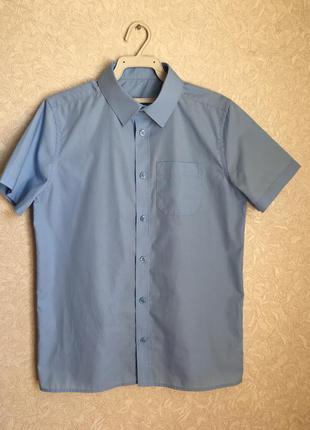 Голубая школьная рубашка на коротком рукаве , на 10-11 лет.