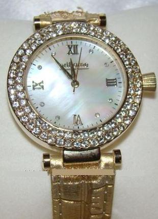 Часы наручные с кристаллами сваровски и перламутровым циферблатом