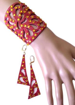 Червоний замшевий комплект : браслет і сережки з жовтими страз...