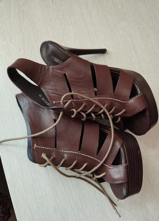 Туфли кожаные коричневые на шпильках