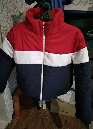 Продам женскую куртку.
