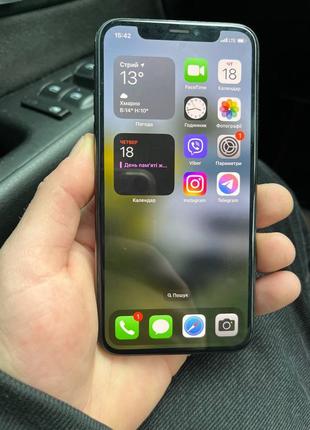 продам телефон айфон XS на 64