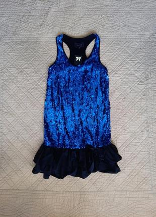 Яркое блестящее вечернее короткое платье синее с паетками