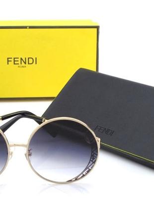 Жіночі круглі сонцезахисні окуляри Fendi Roma.