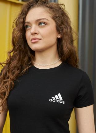 Жіноча футболка adidas чорна