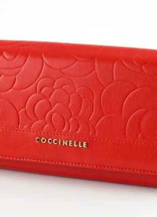 Місткий  шкіряний гаманець Coccinelle.