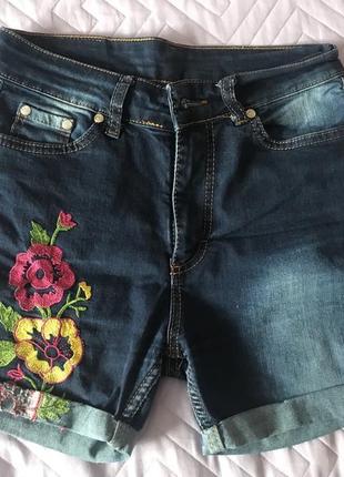 Шорты джинсовые короткие с вышивкой