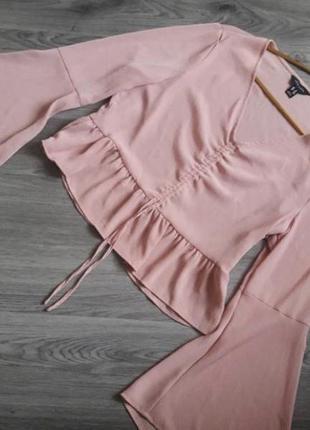 Красивая розовая блуза с расклешенными рукавами. блуза new loo...