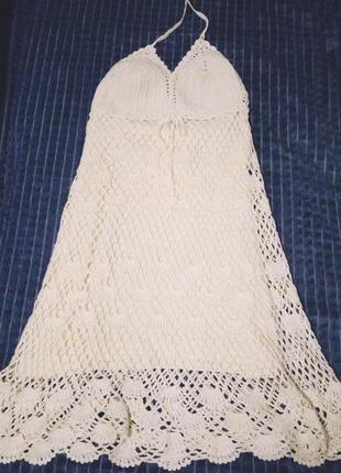 Нежное вязаное крючком платье