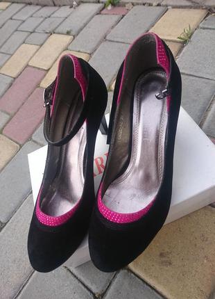Очаровательные классические замшевые чёрные туфли