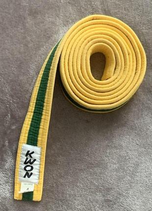 Пояс для кимоно  Kwon желтый с зеленой полосой