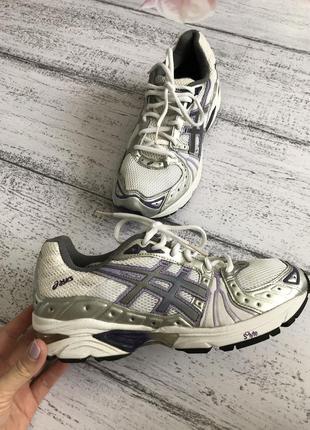 Крутые легкие кроссовки asics размер 39