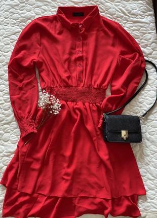 Шикарне червоне плаття