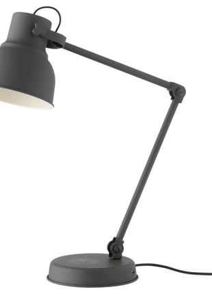 IKEA HEKTAR Настільна лампа з бездротовим зарядження телефону ...