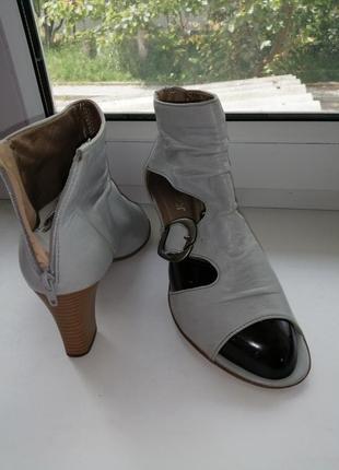 Кожаные туфли с открытым носком босоножки gabor