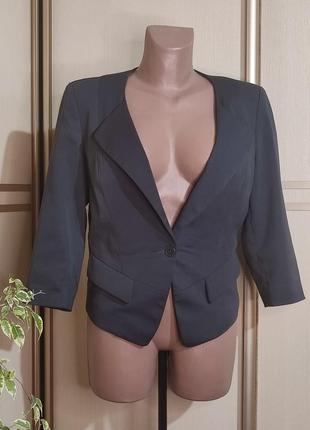 Женский модельный приталенный пиджак