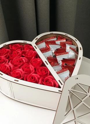 Подарок с мыльными розами и конфетами Любимов