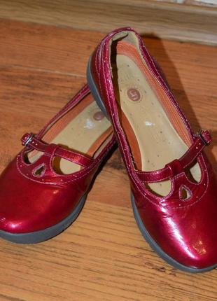 Красные туфли на девочку clarks structured 36р