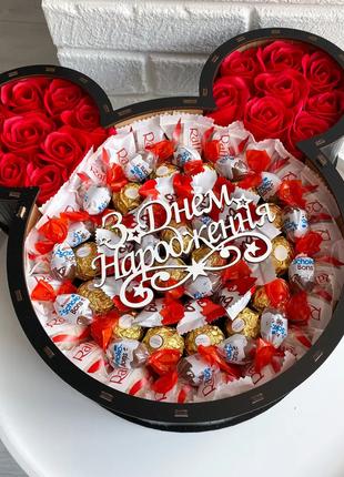 Подарочный набор "Микки-Маус" с розами и сладостями
