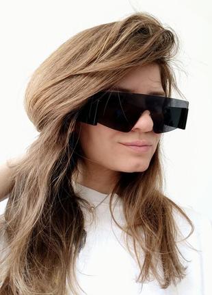 Нові модні сонцезахисні окуляри маска