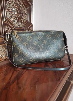 Маленькая винтажная сумочка louis vuitton сумка
сменный замок