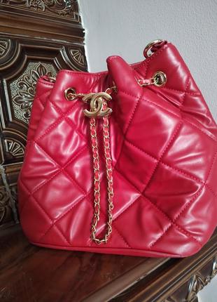 Chanel красная стеганная сумка баул на затяжке