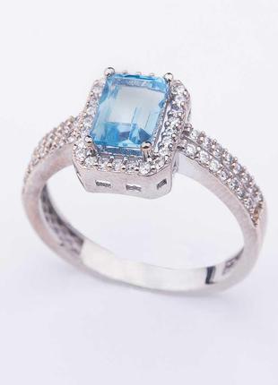 Золотое кольцо с голубым топазом и фианитами к04633