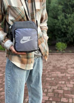 Современная и удобная сумка мессенджер nike