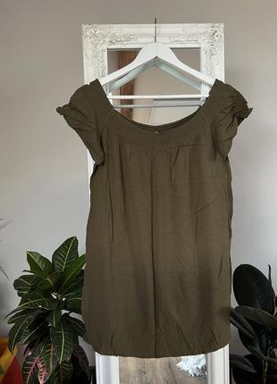 Коротка оливкова сукня пляжна сукня з відкритими плечима