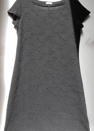 Рельефное платье в розочку. чёрная классика от c&a