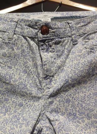 H&m. джинсы с ситцевым рисунком. 48 размер