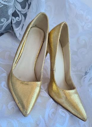 Шикарные золотистые туфли от myleene klass для выпускной свадьбы