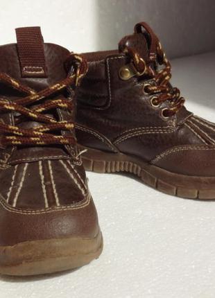 Carters. кожаные ботиночки на осень. 14,5 см стелька.