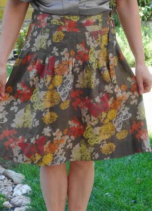 Летняя юбка с цветочным принтом.