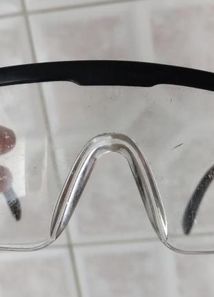 Защитные очки