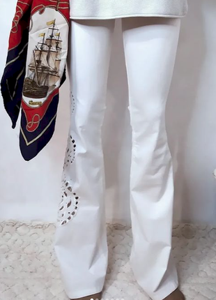 Білі джинси  з вишивкою
