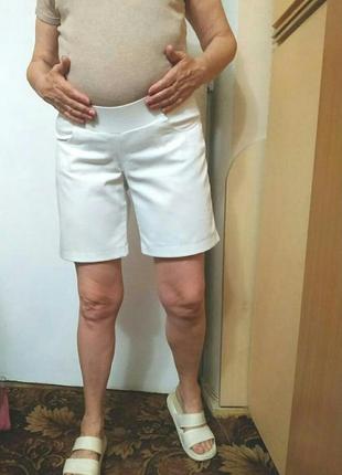 Белоснежные шорты для беременных.