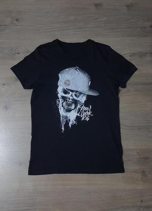 Чёрная футболка с черепом
