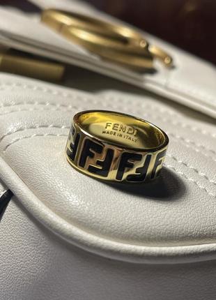 Кольцо под золото с буквами в стиле fendi