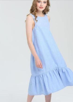 Небесно-голубое платье с воланом