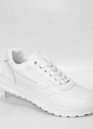 Белые мужские кроссовки на шнурках