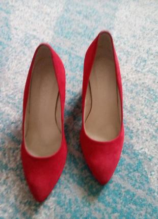 Новые туфли красные замшевые женские