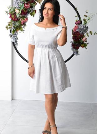 Короткое платье женское из льна белое с короткими рукавами