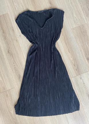 Актуальное черное платье миди из плиссированной ткани, жатка