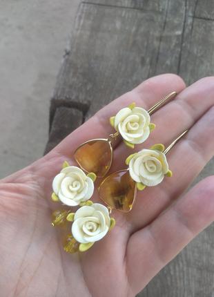 Длинные серьги с светло желтыми розами и кристаллами
