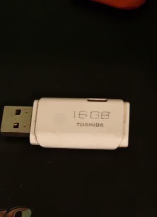Флешка 16 ГБ Toshiba біла 3.87/21.6