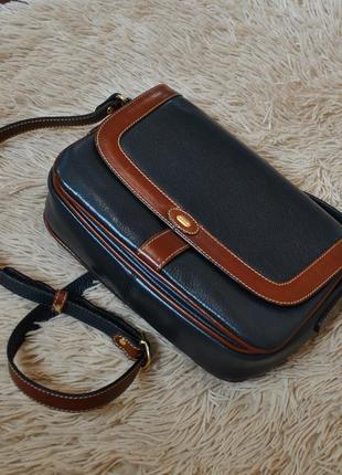 Bally сумка на три відділення на кнопці, на регульованій ручці...
