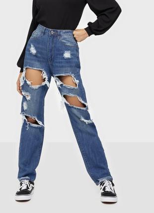 Стильные женские джинсы с вырезами
